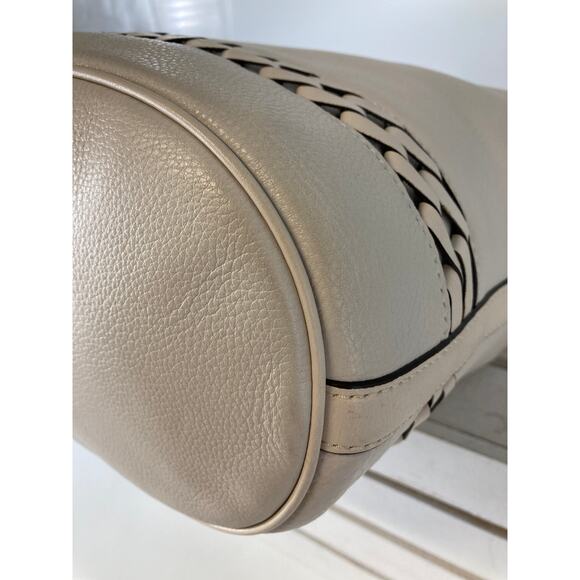 MICHAEL KORS IVORY AND LATTICE PEBBLED LEATHER CROSSBODY BAG - Picture 12 of 16